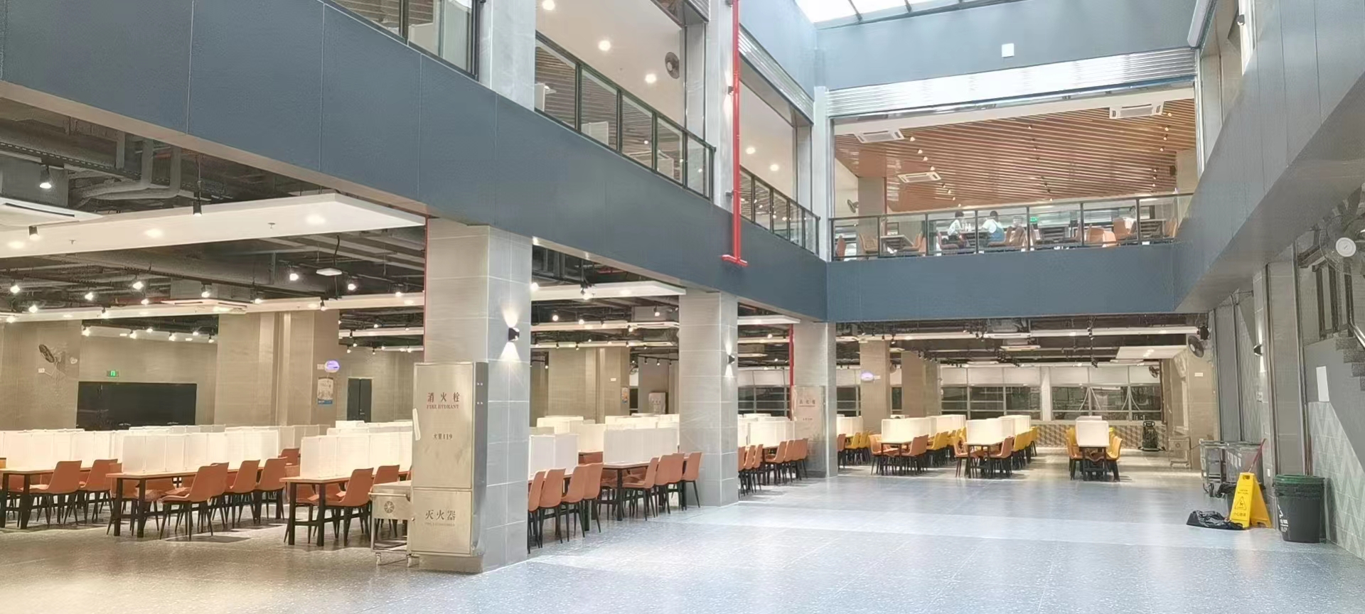 广州科技应用学院饭堂3.jpg