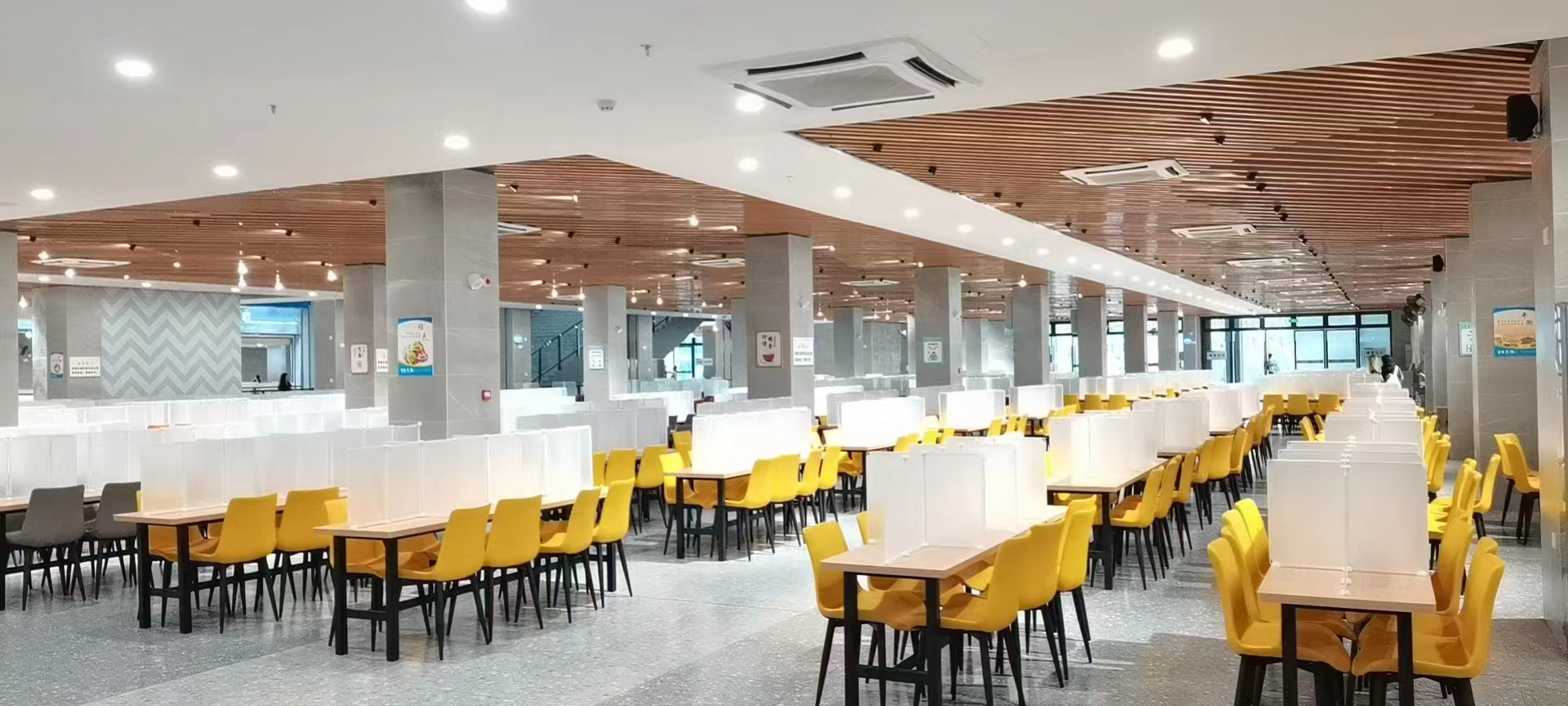 广州科技应用学院饭堂5.jpg