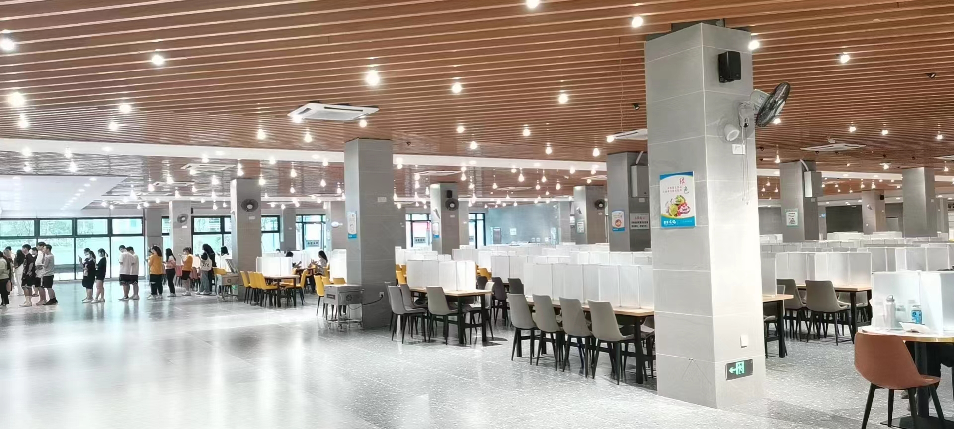 广州科技应用学院饭堂7.jpg